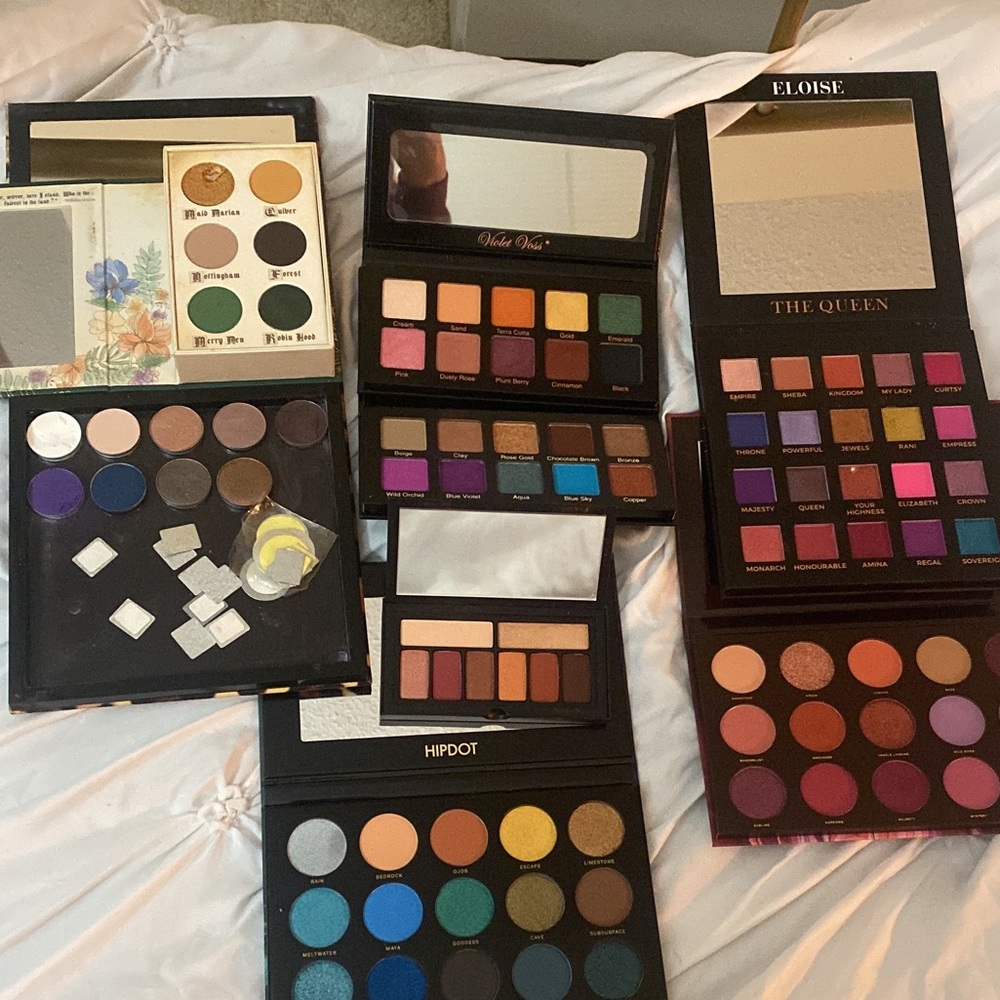 🚨🚨SOLD!!!!!🚨🚨Makeup palette bundle